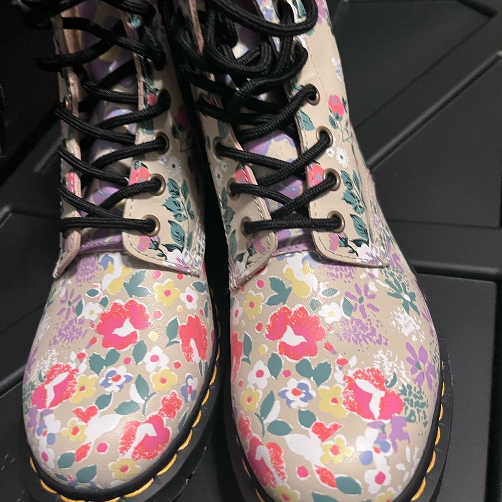 Boots Dr Martens